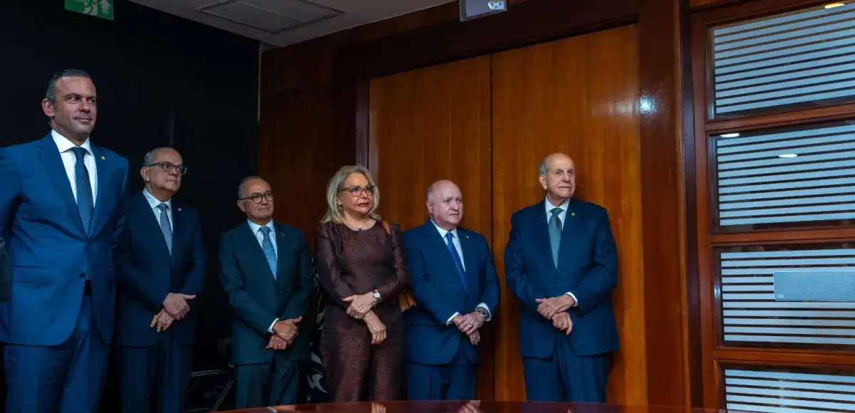 Grupo Popular honra a Eduardo J. Grullón Viñas como Consejero Emérito de AFP Popular