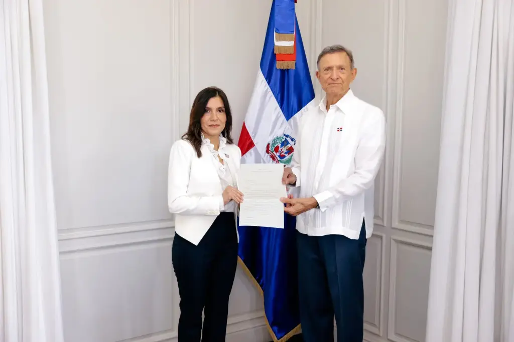 Nueva embajadora designada de Estados Unidos presenta cartas credenciales