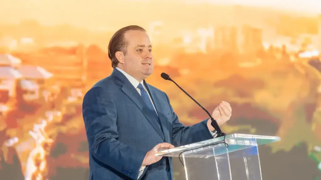 Ministro Paliza encabeza foro “El Futuro de Santiago”