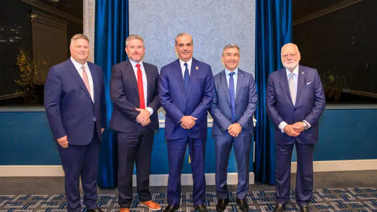 Presidente Abinader impulsa a la RD hacia el mapa global de semiconductores en reunión anual de la SIA en California