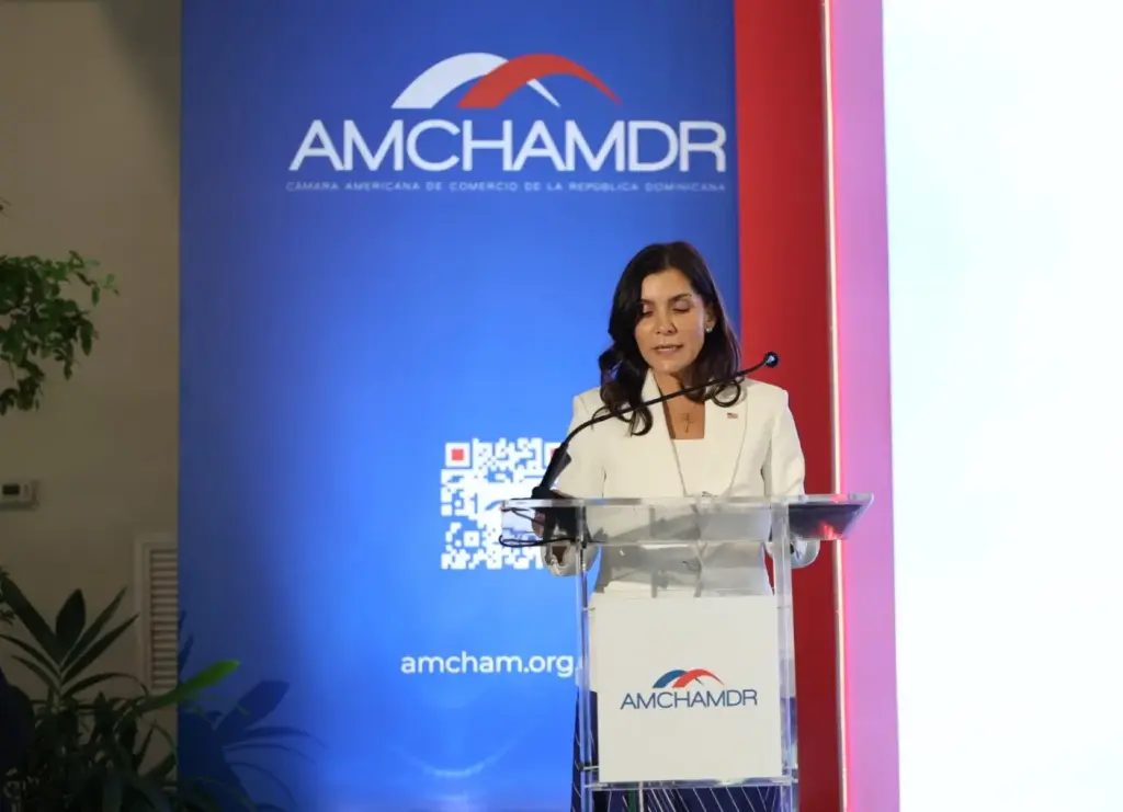 Embajadora de los EE. UU. resalta fortaleza y alianza compartidas con RD en almuerzo de AMCHAMDR