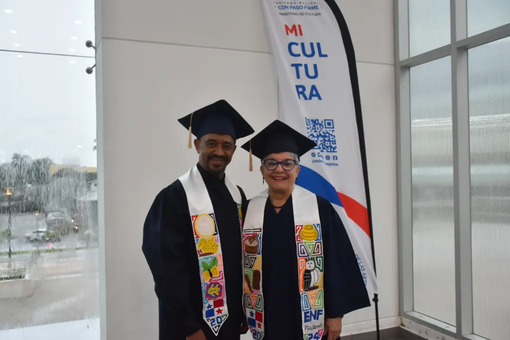 Cuatro dominicanos de 40 investidos se gradúan como especialistas en Folklore