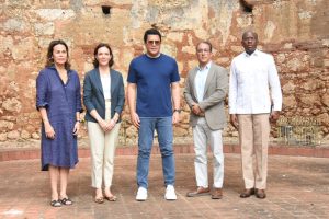 Ministro de Turismo reabre más calles en Ciudad Colonial