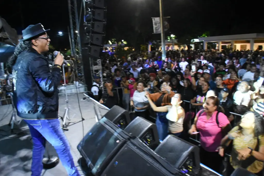 Sergio Vargas enciende el malecón de San Pedro de Macorís en el cierre de Ritmo de la Costa