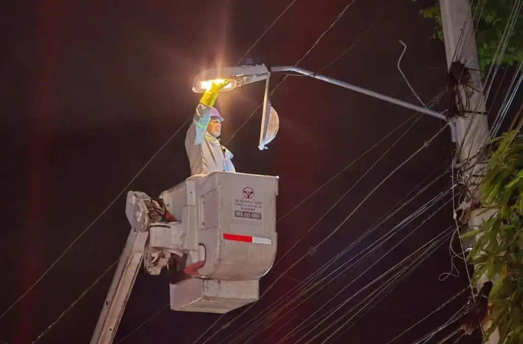 EDENORTE despliega operativo de iluminación navideña en el Cibao