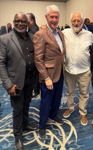 Clinton e InterEnergy respaldan la recuperación de Jamaica