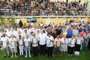 Presidente Abinader entrega 1,305 títulos de propiedad y afirma que se hizo justicia social” en el sector Pueblo Nuevo