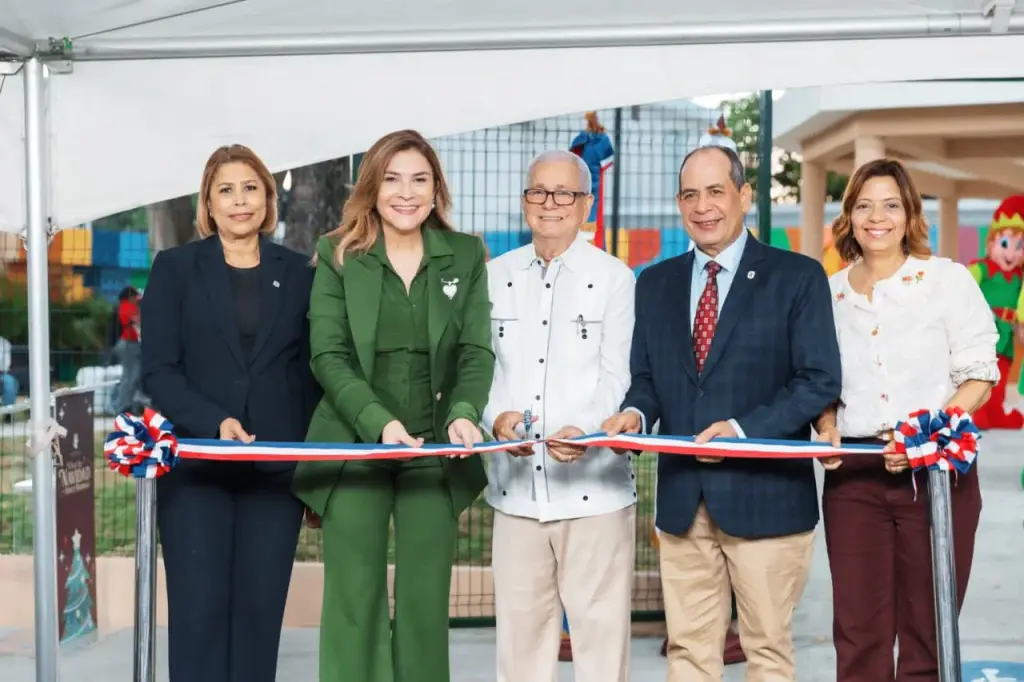 Carolina Mejía entrega el parque Villa Diana, petición comunitaria de más de 20 años