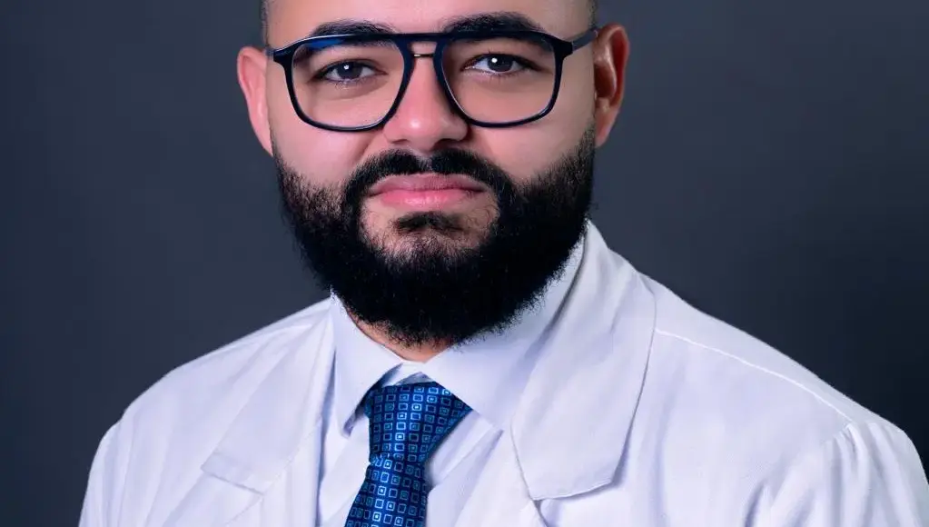 Cardiólogo exhorta a celebrar con moderación y evitar riesgos
