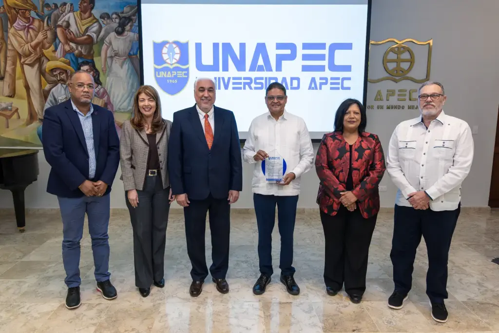 UNAPEC reconoce al director del COE, Mayor General (R), Dr. Juan Manuel Méndez