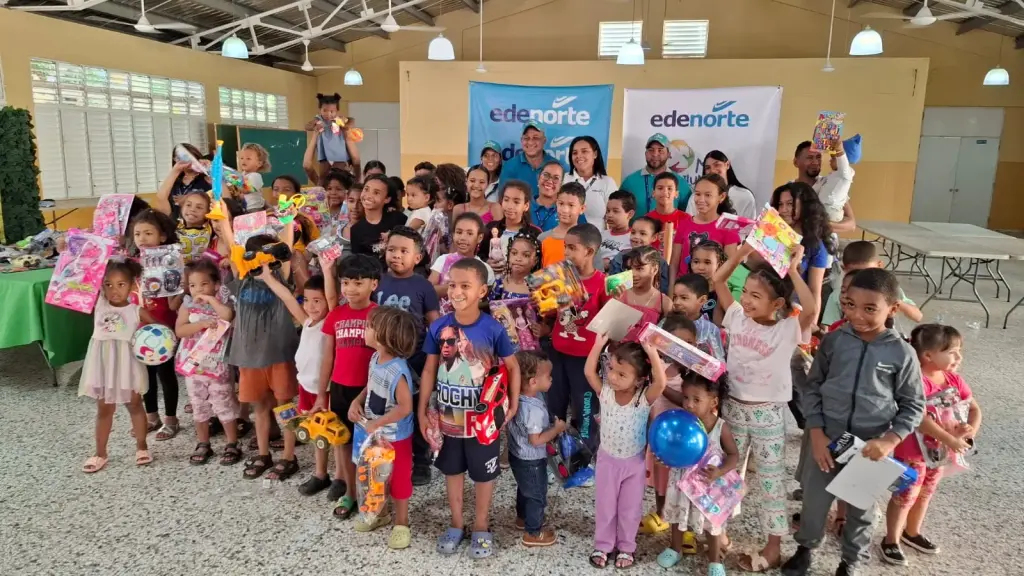 Voluntariado “Manos que Iluminan” lleva alegría a más de 300 niños con entrega de juguetes