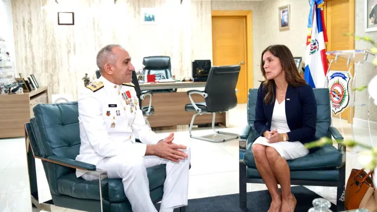 Embajadora de Estados Unidos, Leah Campos, se reúne con presidente de la DNCD