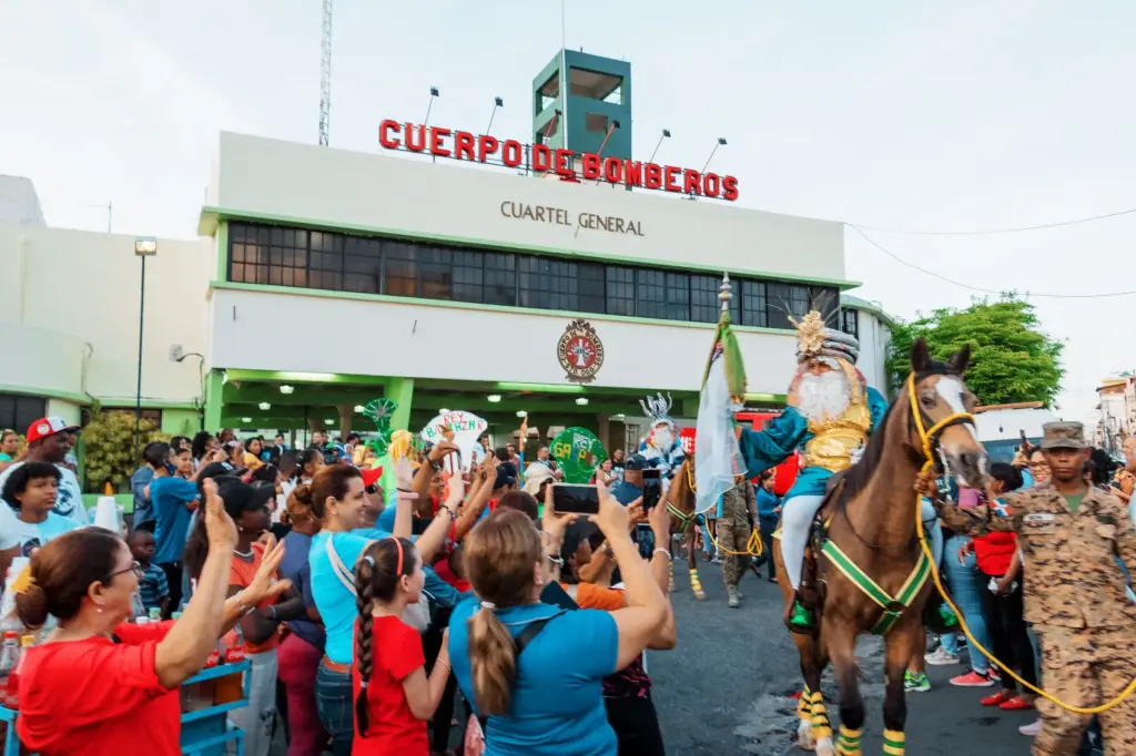 Cuerpo de Bomberos del DN realizará desfile del Día de Reyes Magos el lunes 05 de enero