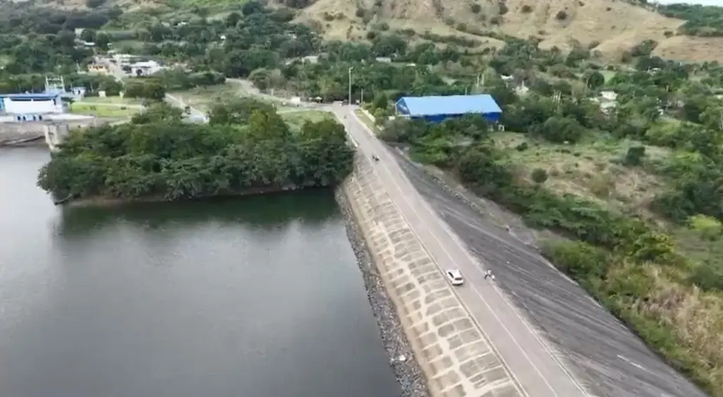 Presidente Abinader inaugura carretera Bao-La Galeta y La Joya-La Virgen en Sabana Iglesia, Santiago