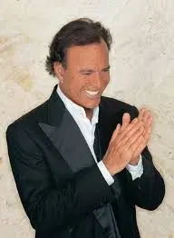 Tras las acusaciones de agresión sexual Julio Iglesias dice : “Aún me quedan fuerzas para que la gente conozca toda la verdad”