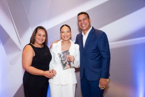 Pastora Maji Phaneer celebró lanzamiento de la obra «Contravía»