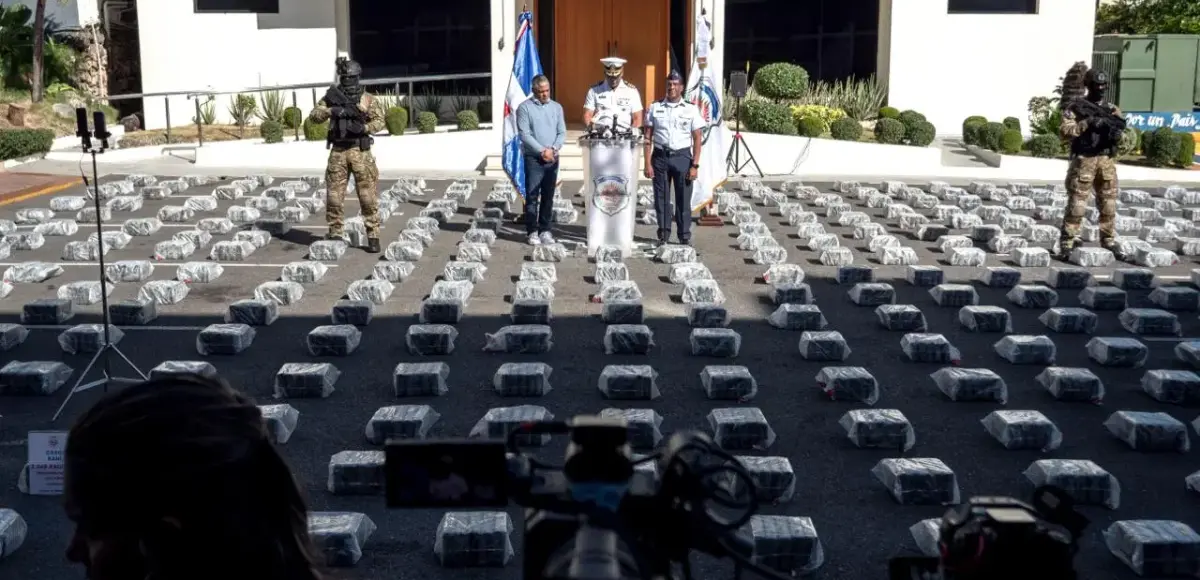 Arrestan seis hombres con cargamento de dos toneladas de cocaína