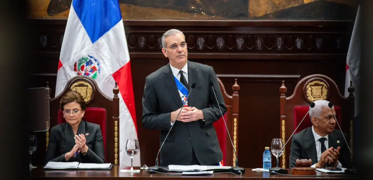 Abinader fija meta de reducir la pobreza al 15 % y destaca impacto de Oportunidad 14-24