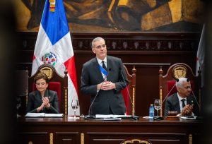 Abinader fija meta de reducir la pobreza al 15 % y destaca impacto de Oportunidad 14-24