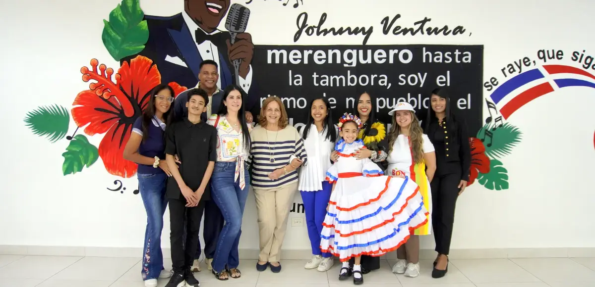 Cathedral International School rinde homenaje a Johnny Ventura junto a su familia