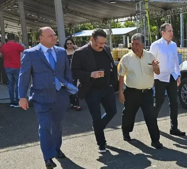 Presidente de Zomora Live se reúne con sectores turísticos y empresariales para consolidar Santiago como destino turístico