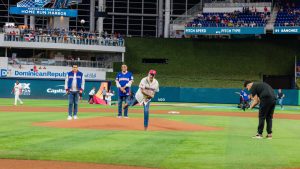 Presidente Abinader en juego inaugural de RD en Clásico Mundial de Béisbol en Miami