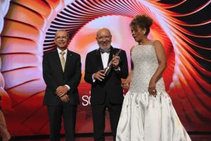 Jochy Santos recibe el ´´Gran Soberano´´