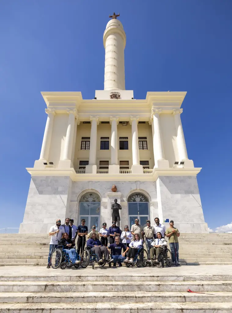 Entrenan empleados del Monumento de Santiago para atender a visitantes con discapacidad
