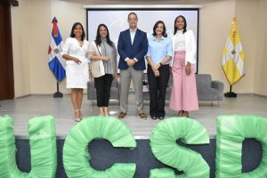 Encuentros Interactivos y la UCSD realizan panel sobre “Comunicación en tiempos de desinformación: liderazgo