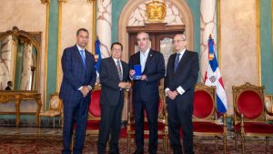 Presidente Abinader concede condecoración póstuma al periodista Orlando Martínez Howley