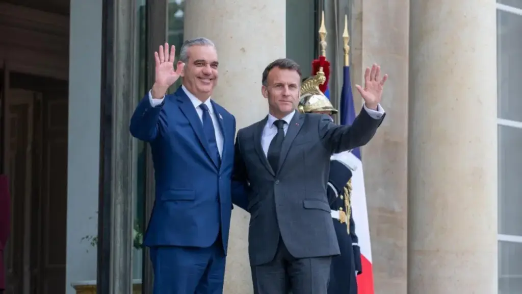 Macron ratifica apoyo al sistema integrado de transporte en RD