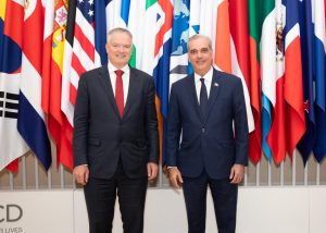 Presidente Abinader reafirma la integridad como eje estratégico del Estado en Foro Global Anticorrupción en París