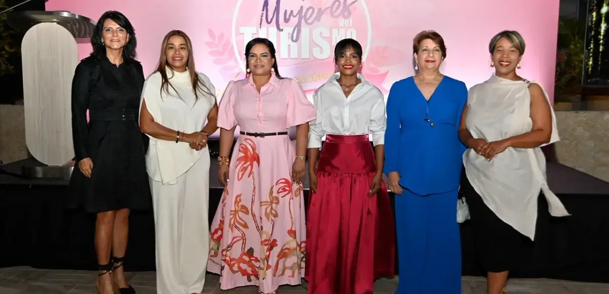 Adompretur reconoce a cinco damas destacadas en el turismo de RD