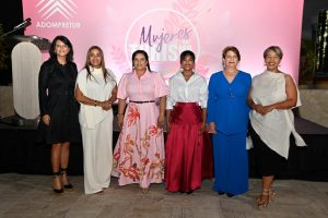 Adompretur reconoce a cinco damas destacadas en el turismo de RD