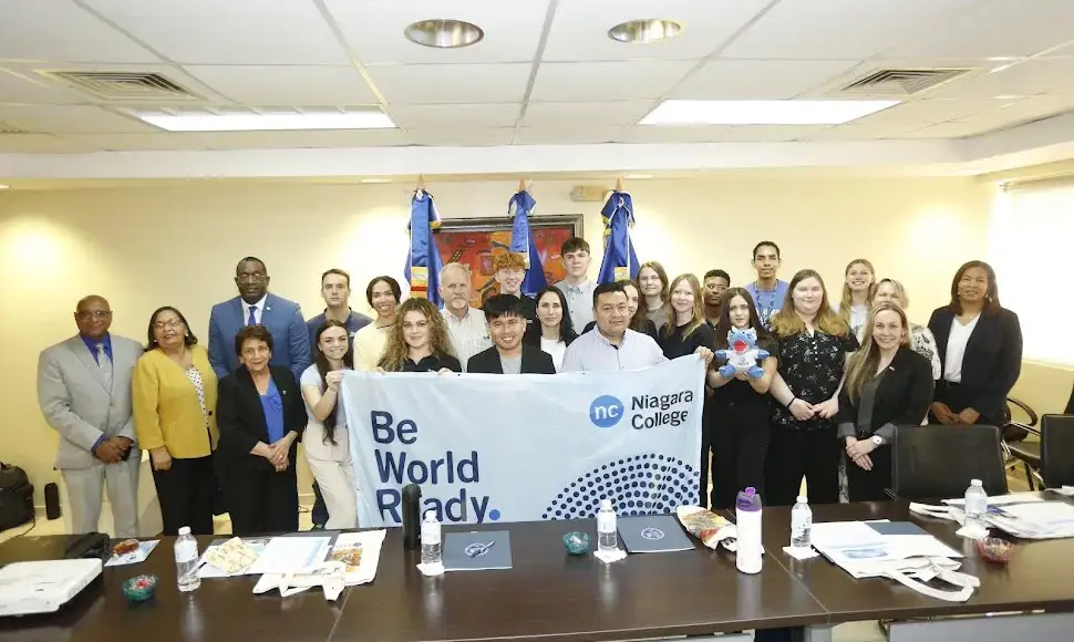 UASD recibe estudiantes del Niagara College