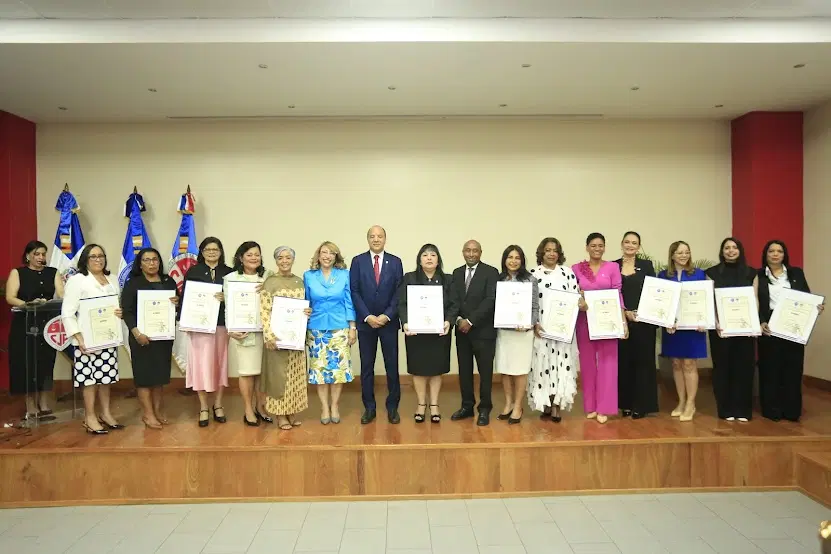 FCJP-UASD reconoce a 15 Juezas dominicanas por sus aportes académicos