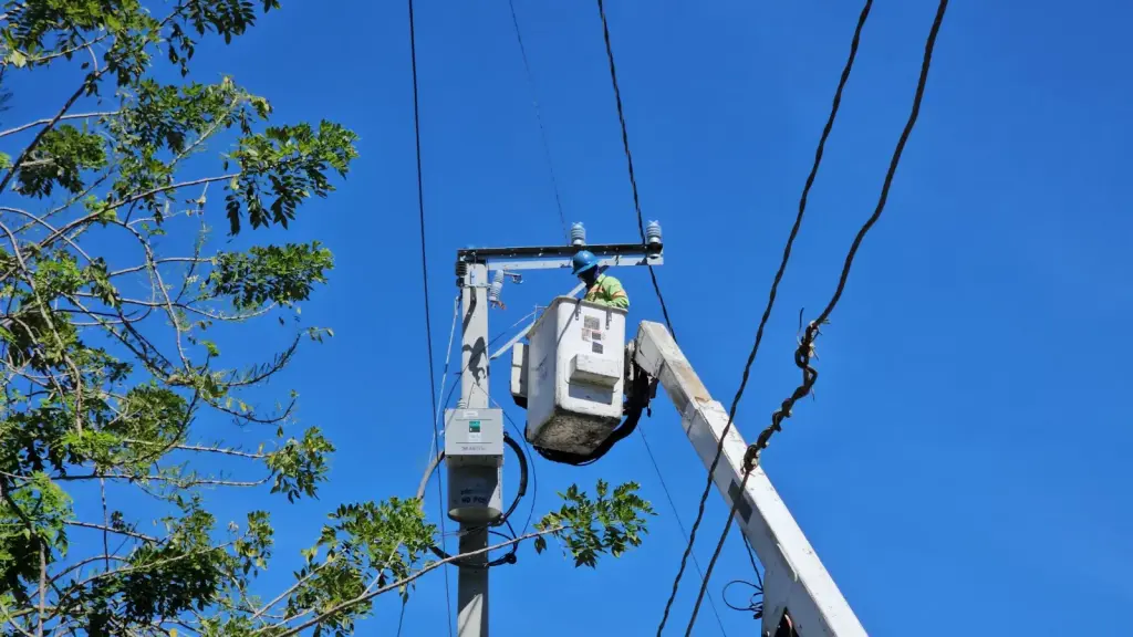 EDENORTE destaca alcance de trabajos eléctricos en San José de Conuco, Tenares