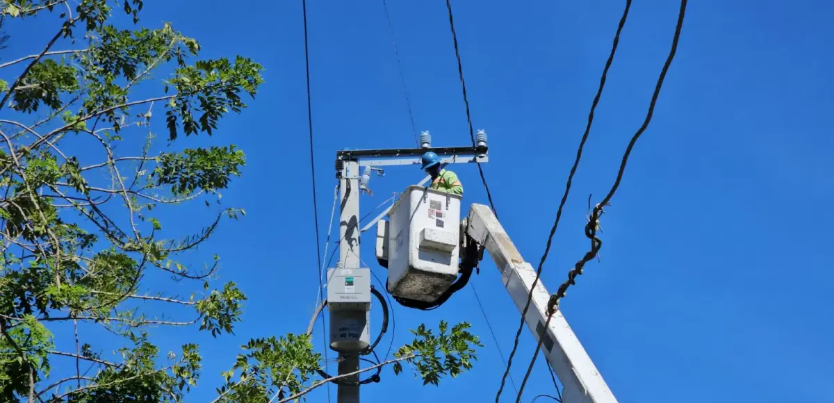EDENORTE destaca alcance de trabajos eléctricos en San José de Conuco, Tenares