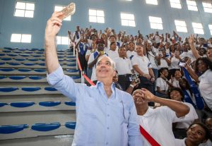 Presidente Abinader encabeza graduación de más de 4,000 jóvenes del programa Oportunidad 14/24