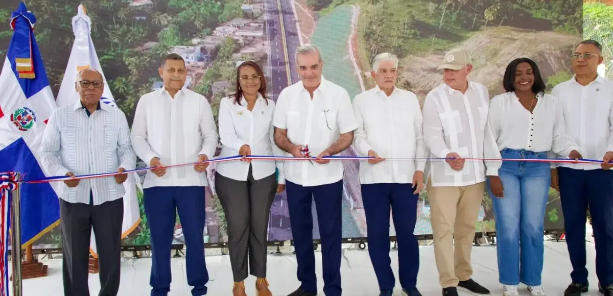 Presidente Abinader inaugura ampliación a cuatro vías de la entrada a Samaná