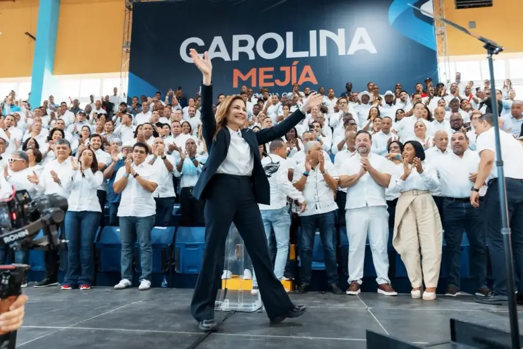 Carolina reafirma fortaleza con masivo acto de apoyo mientras rinde cuentas como secretaria general