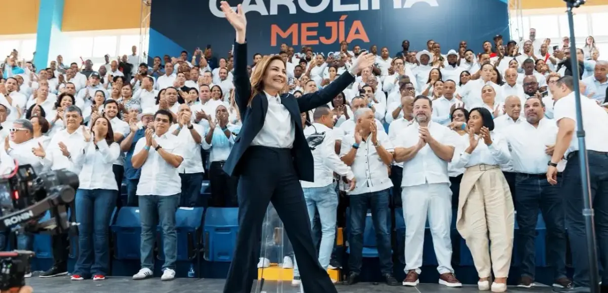 Carolina reafirma fortaleza con masivo acto de apoyo mientras rinde cuentas como secretaria general