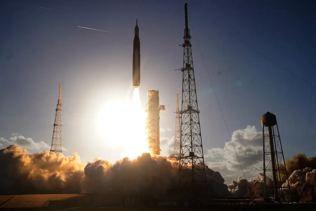 Astronautas de Artemis II orbitan la Tierra