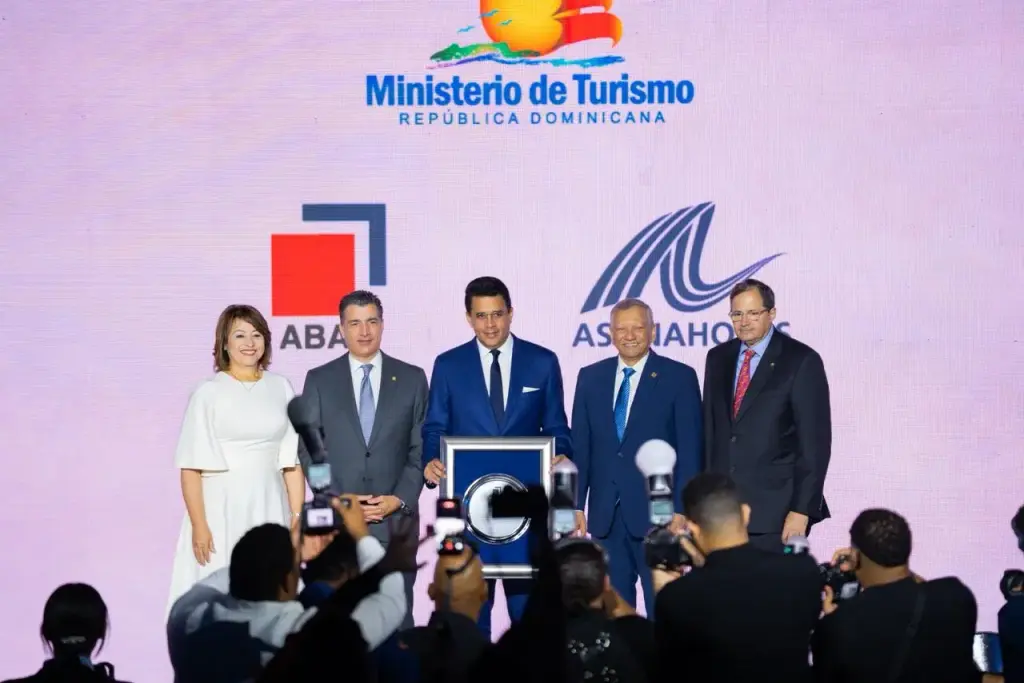 Asociación de Bancos de la República Dominicana reconoce labor del ministro David Collado