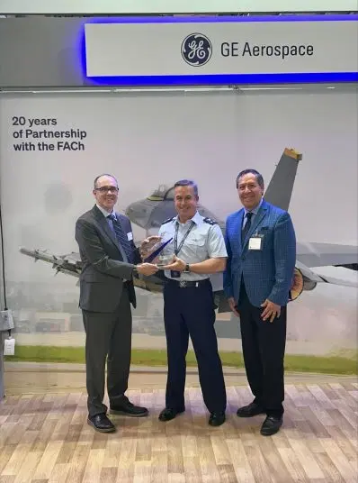 GE Aerospace celebra 20 años de colaboración con la Fuerza Aérea de Chile en FIDAE 2026