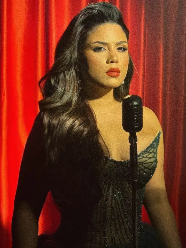 Layza Moory debuta con “Agonía”, una propuesta íntima y visceral de su autoría