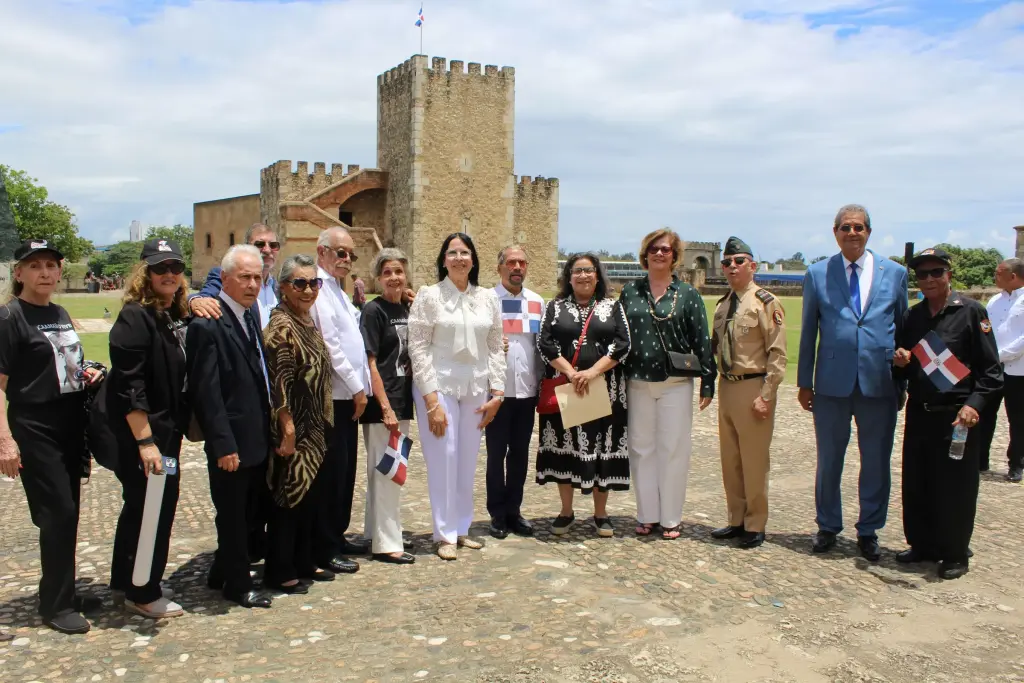 Museo de la Resistencia y la Fortaleza Santo Domingo inauguran exposición a 61 años de la guerra de abril