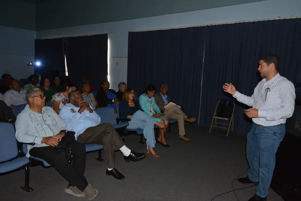 Psiquiatra Franklin Gómez dicta la charla Eje intestino-Cerebro: Un puente hacia la salud mental
