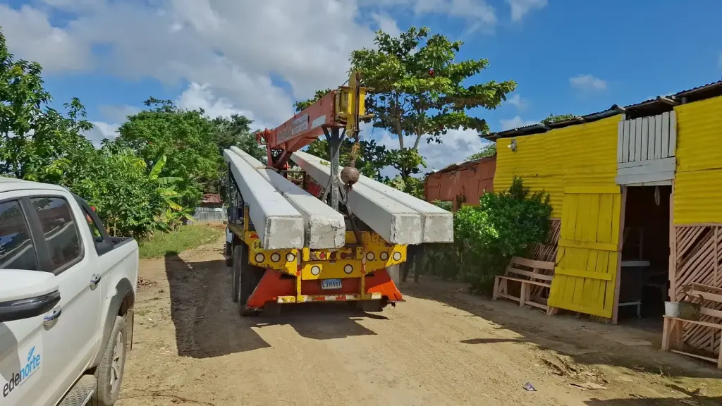 Edenorte fortalece calidad del servicio eléctrico con intervención en comunidad Las Almendras, Cotuí