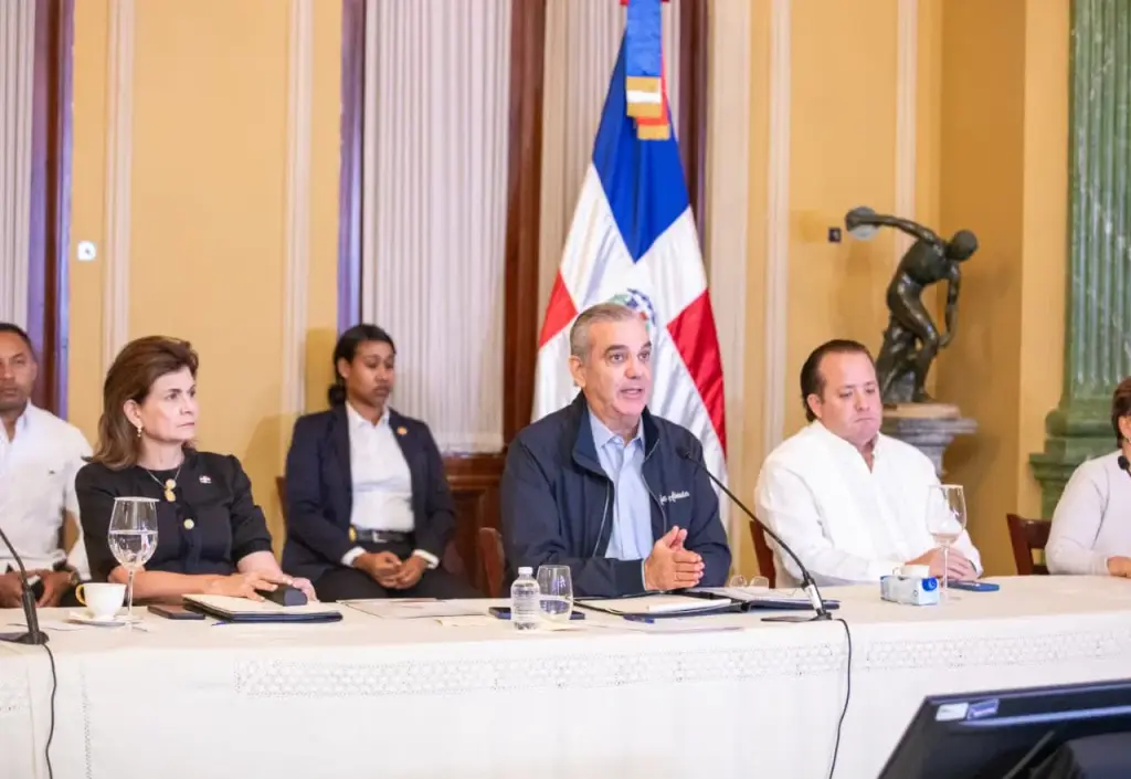 Presidente Abinader dice que la prioridad del Gobierno es salvar vidas, proteger las propiedades y preservar las infraestructuras; llama a la población a evitar zonas de riesgo